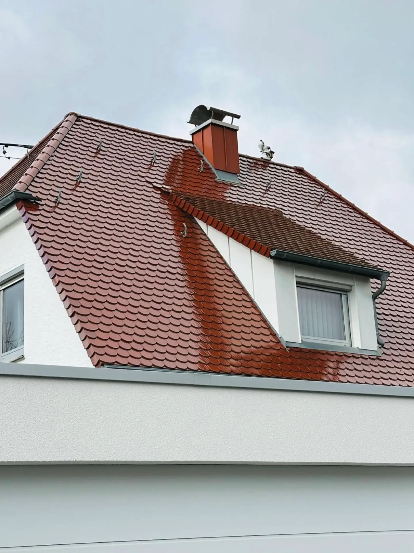 Einfamilienhaus mit saniertem Ziegeldach und Gaube